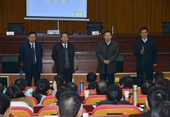 王连贵、许华为等看望出席县政协十届二次会议的全体委员